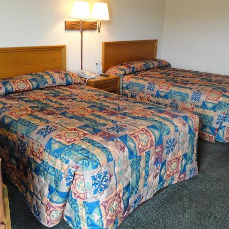 Travelers Inn & Suites Sumter Buitenkant foto
