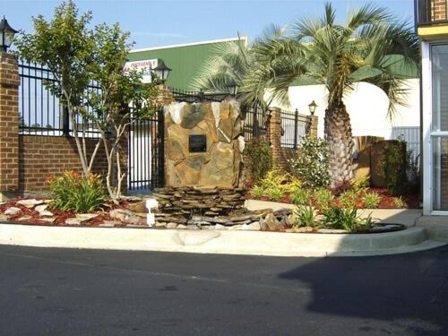 Travelers Inn & Suites Sumter Buitenkant foto