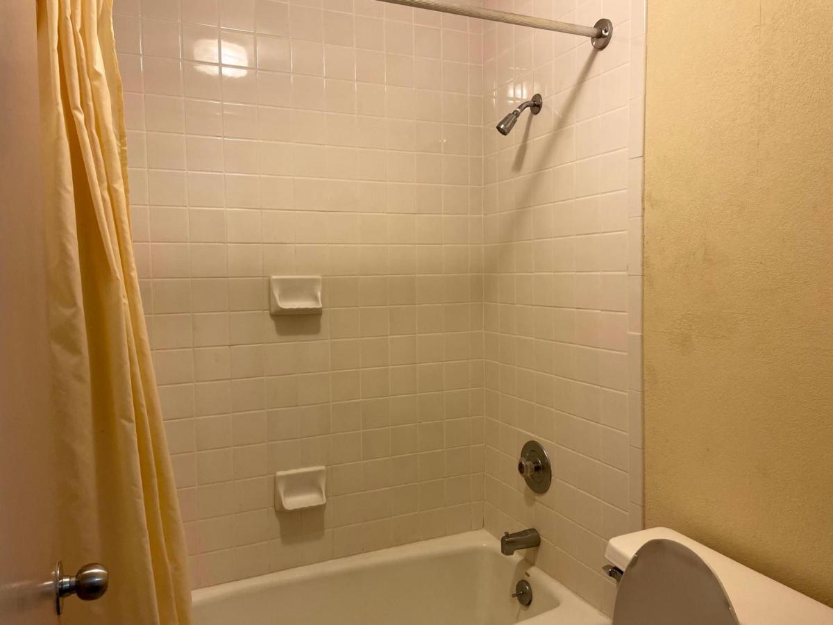Travelers Inn & Suites Sumter Buitenkant foto