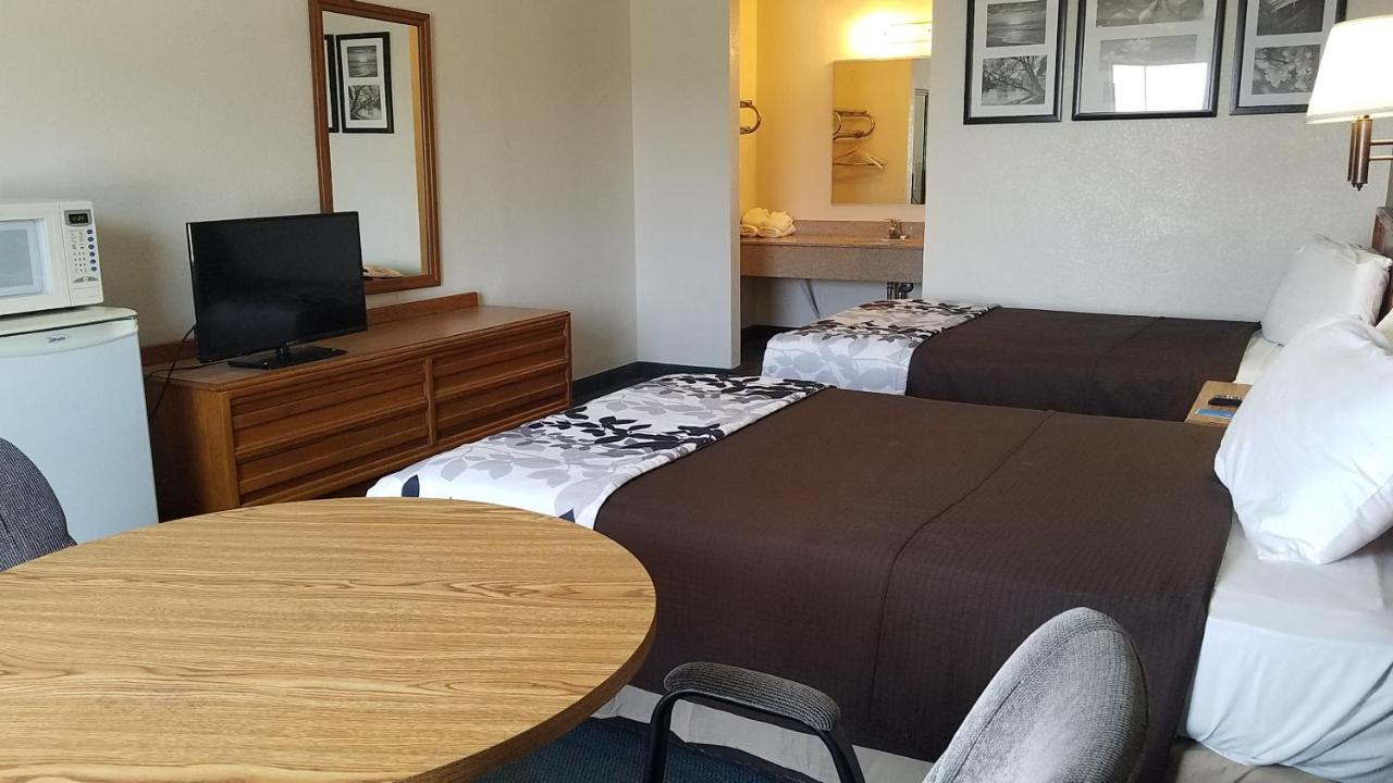 Travelers Inn & Suites Sumter Buitenkant foto