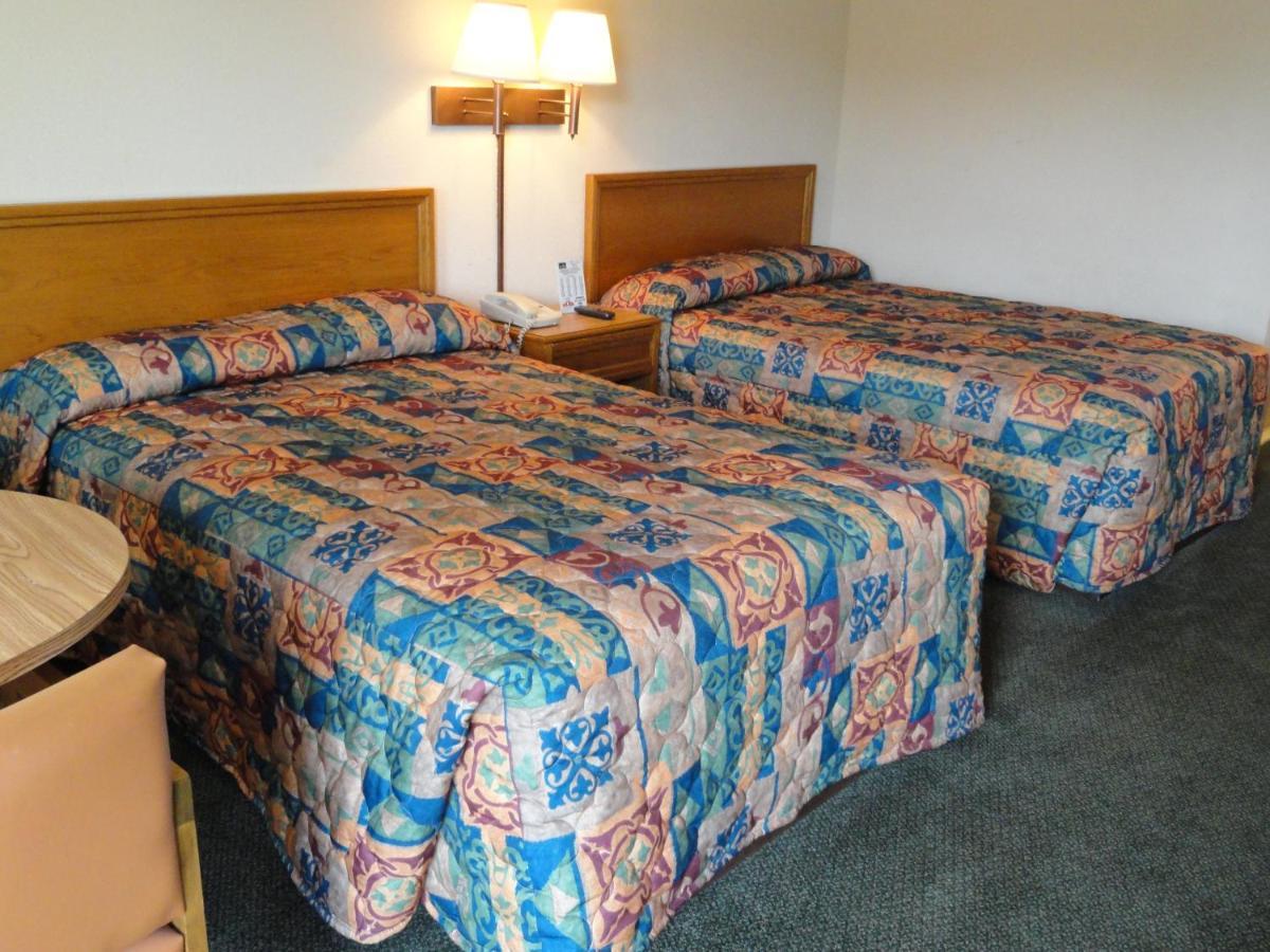 Travelers Inn & Suites Sumter Buitenkant foto