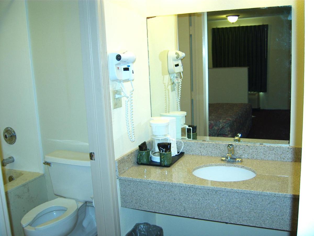 Travelers Inn & Suites Sumter Buitenkant foto