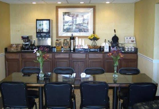 Travelers Inn & Suites Sumter Buitenkant foto